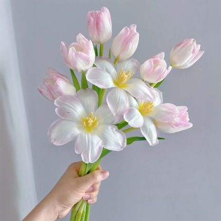 Bó Hoa Cưới Tulip Hồng Phấn – Lãng Mạn Cho Ngày Hạnh Phúc