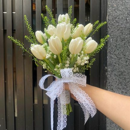 Bó Hoa Cưới Tulip Trắng – Hạnh Phúc Sánh Đôi Vẹn Tròn