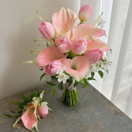 Bó Hoa Cưới Tulip Mix Cally Hồng – Ngọt Ngào Tơ Duyên