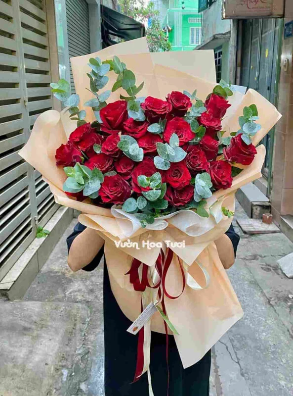 Bó Hoa Hồng Đỏ Ngọt Ngào Lời Chúc Sinh Nhật Đầy Yêu Thương Bó Hoa Hồng Đỏ Ngọt Ngào Lời Chúc Sinh Nhật Đầy Yêu Thương - Ảnh 1