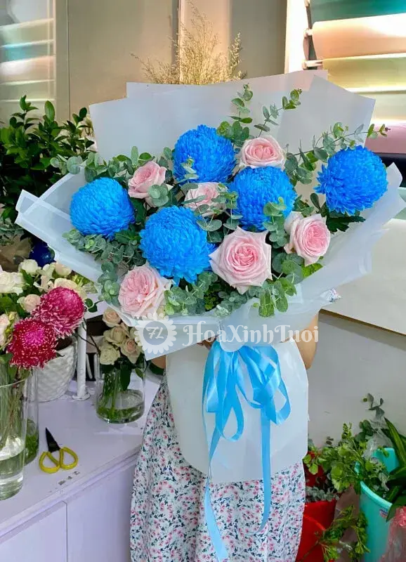 Bó Hoa Cúc Mẫu Đơn Xanh Dương Nổi Bật Sắc Xanh Thanh Khiết - Ảnh 1