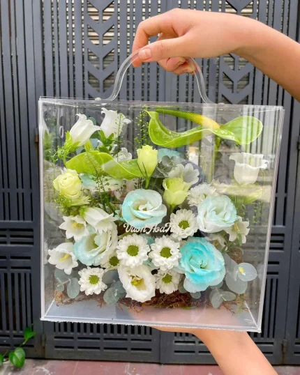 Hộp Hoa Tươi Mica Sắc Màu Ngày Vui