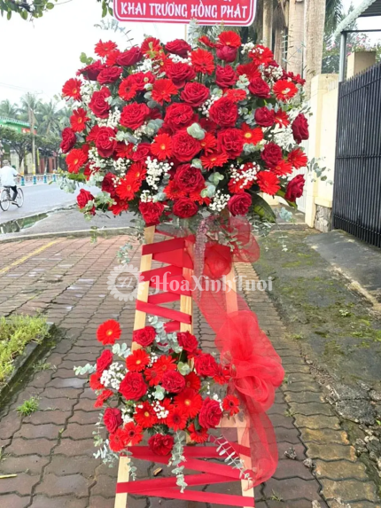 Kệ Hoa Chúc Mừng – Sắc Đỏ Thành Công Rực Rỡ, May Mắn Và Nhiệt Huyết