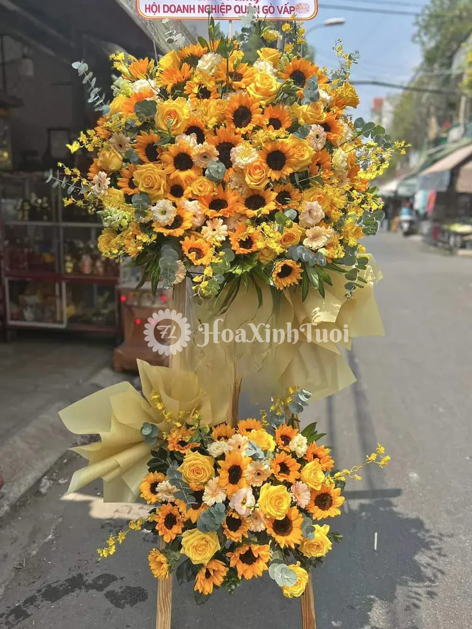 Kệ Hoa Khai Trương Vinh Quang – Hướng Dương, Hồng Vàng, Lan Vũ Nữ Thịnh Vượng Kệ Hoa Khai Trương Vinh Quang - Hướng Dương, Hồng Vàng, Lan Vũ Nữ Thịnh Vượng - Ảnh 1
