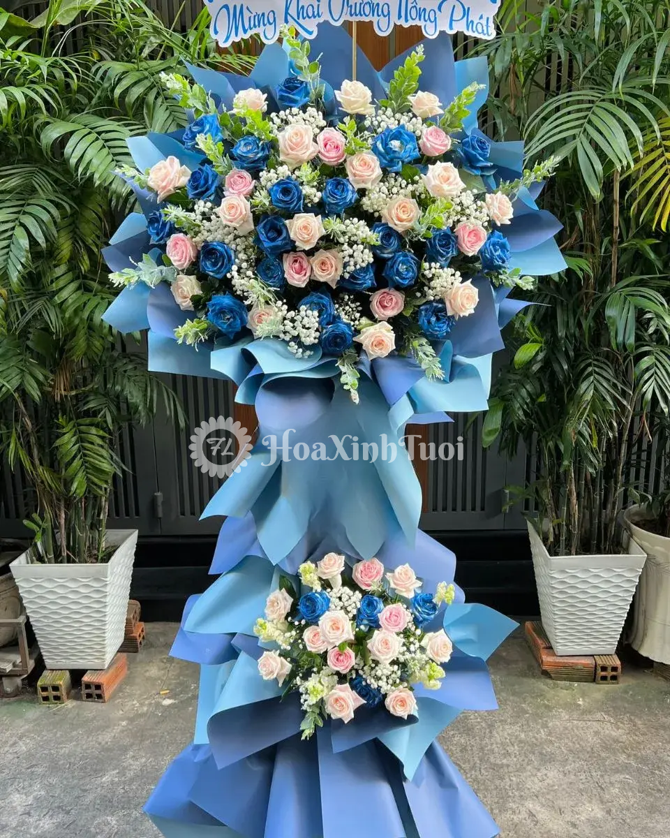 Kệ Hoa Thăng Tiến – Sắc Xanh Dương Và Kem Vươn Tới Thành Công Kệ Hoa Thăng Tiến - Sắc Xanh Dương Và Kem Vươn Tới Thành Công - Ảnh 1
