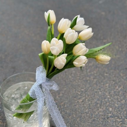 Bó Hoa Cưới Tulip Trắng Kem – Lặng Lẽ Yêu Thương Thanh Khiết