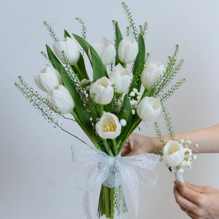 Bó Hoa Cưới Tulip Trắng – Dấu Yêu Ban Đầu Thanh Khiết