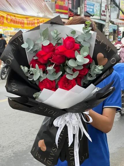 Bó Hoa Hồng Vòng Tay Tình Yêu – Gắn Kết Trái Tim