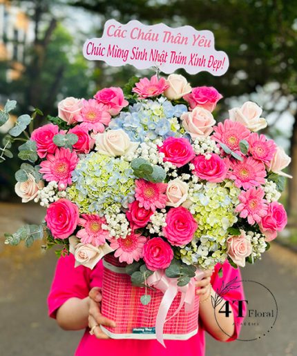 Giỏ Hoa Cẩm Tú Cầu Mix Hoa Hồng – Rực Rỡ Sắc Màu, Trao Gửi Yêu Thương