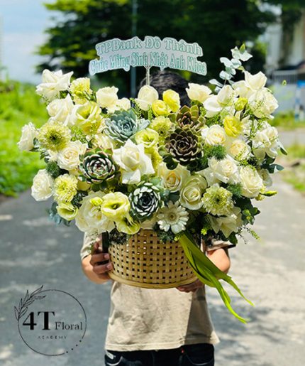 Giỏ Hoa Hiện Đại Hồng Trắng Mix Sen Đá – Sắc Hoa Phong Cách Tươi Mới