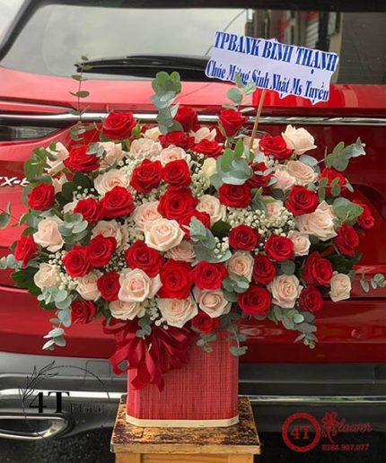 Giỏ Hoa Hồng Đỏ Mix Hồng Kem Dâu – Sắc Màu Ngọt Ngào Sang Trọng
