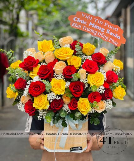 Giỏ Hoa Hồng Đỏ Mix Hồng Vàng – Sắc Màu Yêu Thương Nồng Nàn