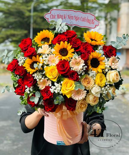 Giỏ Hoa Hồng Đỏ Mix Hồng Vàng Đầy Đặn – Sắc Thắm Ngập Tràn Yêu Thương