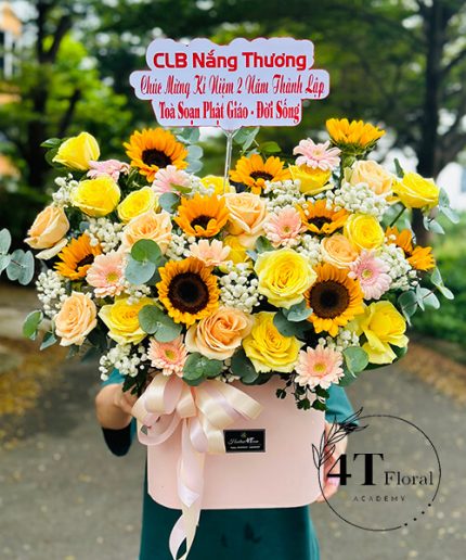 Giỏ Hoa Tone Vàng Nhẹ Nhàng – Sắc Màu Tinh Khôi, Gửi Trao Yêu Thương