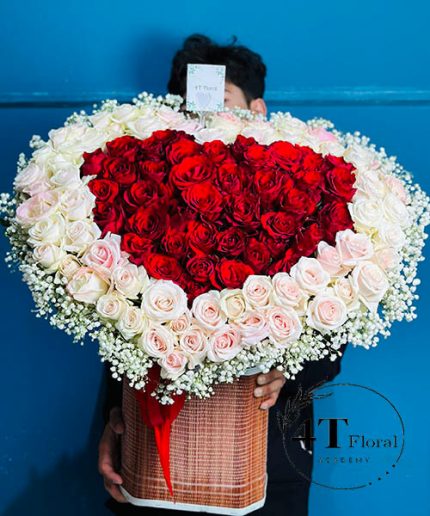 Giỏ Hoa Hình Trái Tim Khổng Lồ – Biểu Tượng Tình Yêu Vĩ Đại