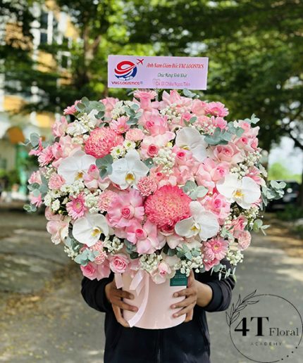 Giỏ Hoa Tươi Thuần Túy – Sắc Màu Thanh Khiết