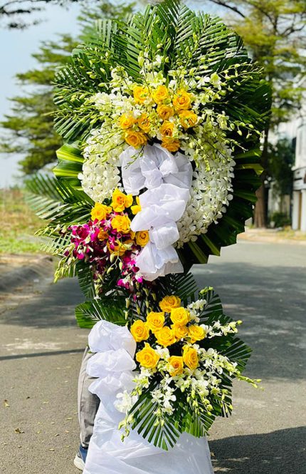 Hoa Viếng Ba Tầng Sang Trọng – Thành Kính Tiễn Biệt