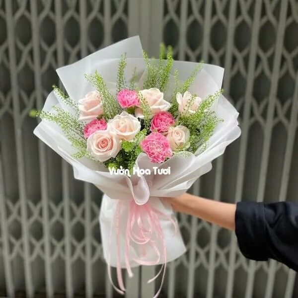 Bó Hoa Hồng Dâu Ngọt Ngào Kết Hợp Cát Tường Thanh Khiết Bó Hoa Hồng Dâu Ngọt Ngào Kết Hợp Cát Tường Thanh Khiết - Ảnh 1