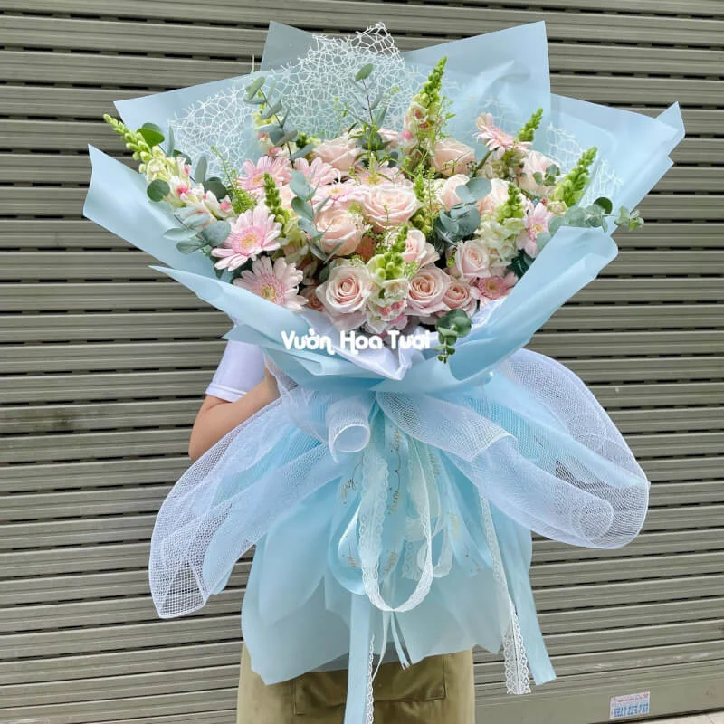 Bó hoa sinh nhật tặng người yêu ngọt ngào, dễ thương Bó hoa sinh nhật tặng người yêu ngọt ngào, dễ thương - Ảnh 1
