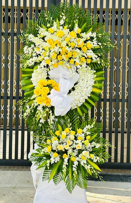 Kệ Hoa Đám Tang Ba Tầng Đầy Đặn Đẹp - Gửi Lời Tiễn Biệt Trang Trọng