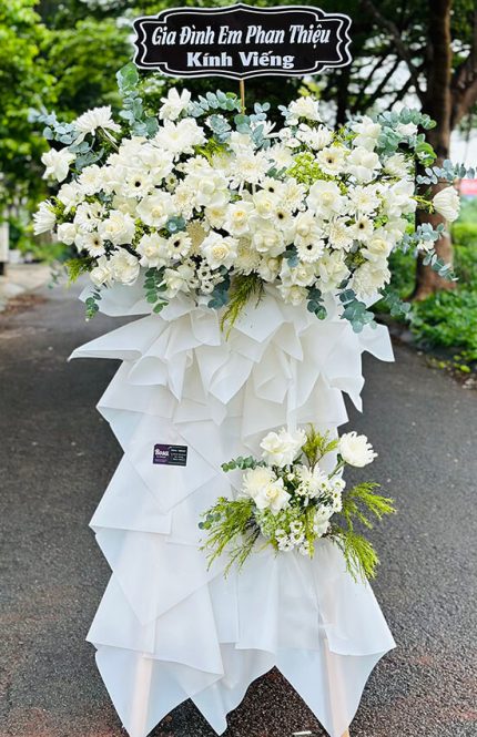 Kệ Hoa Tang Lễ Thành Kính Chia Buồn – Gửi Trọn Niềm Thương Tiếc