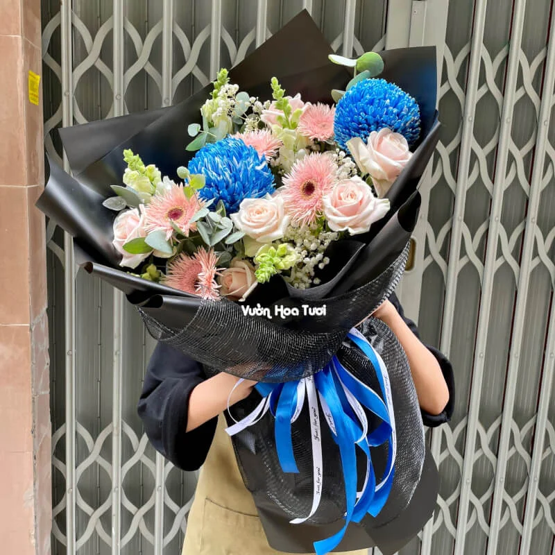 Bó Hoa Sinh Nhật Hồng Kem Smilimi Blue Rực Rỡ Sắc Màu Ngọt Ngào Bó Hoa Sinh Nhật Hồng Kem Smilimi Blue Rực Rỡ Sắc Màu Ngọt Ngào - Ảnh 1