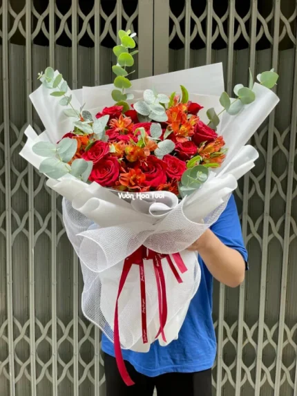 Bó Hoa Hồng Đỏ Rực Rỡ Tặng Sinh Nhật Bạn Gái Thay Lời Yêu Thương