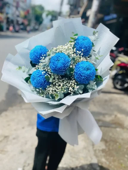 Bó Hoa Cúc Mẫu Đơn Xanh Dương – Trao Gửi Niềm Tin