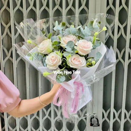 Bó Hoa Hồng Dâu Nhẹ Nhàng Tinh Tế Cho Ngày Hẹn Hò Lãng Mạn
