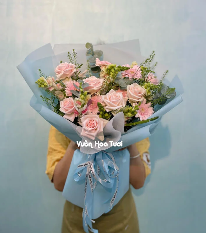 Bó Hoa Hồng Kem Dâu Blue Moment Vẻ Đẹp Ngọt Ngào, Lãng Mạn Khó Quên Bó Hoa Hồng Kem Dâu Blue Moment Vẻ Đẹp Ngọt Ngào, Lãng Mạn Khó Quên - Ảnh 1
