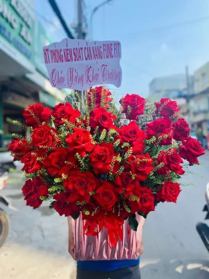 Giỏ Hoa Hồng Phong Cách Nghệ Thuật – Sắc Đỏ Nồng Nàn