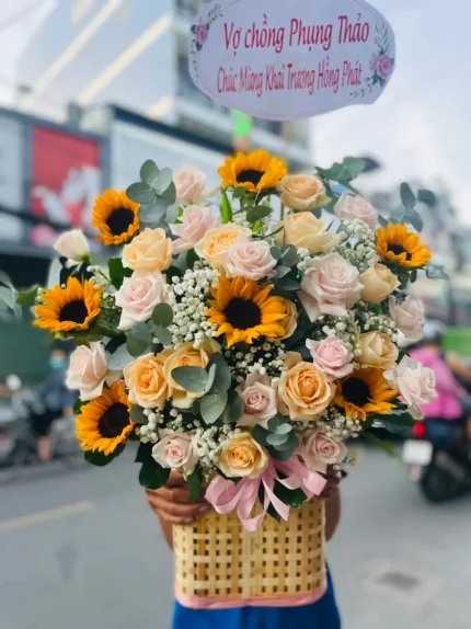Giỏ Hoa Hồng Hướng Dương Graduate Joy – Ngập Tràn Niềm Vui