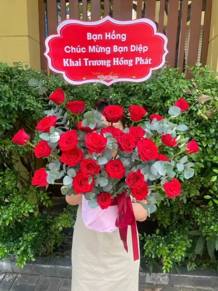 Giỏ Hoa Hồng Đỏ Vẻ Đẹp Thuần Khiết – Biểu Tượng Tình Yêu Nồng Nàn