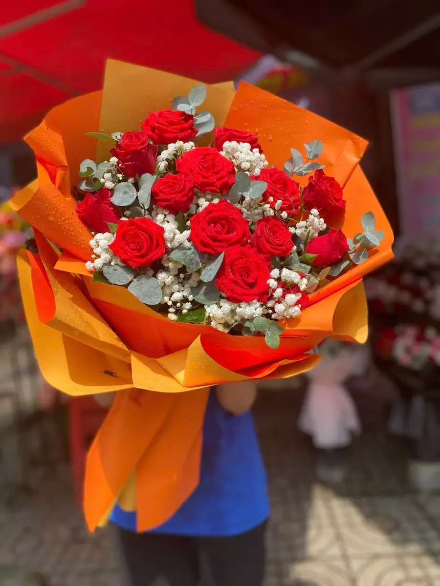 Bó Hoa Hồng Yên Bình Ngày Mới – Sắc Đỏ An Lành, Sớm Bình Yên Bó Hoa Hồng Yên Bình Ngày Mới - Sắc Đỏ An Lành, Sớm Bình Yên - Ảnh 1