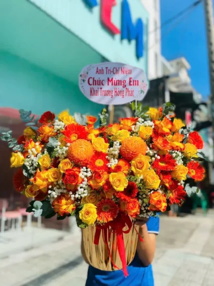 Giỏ Hoa Hồng Vàng Cam Mùa Thu Lãng Mạn – Sắc Thu Dịu Ngọt, Yêu Thương Lan Tỏa