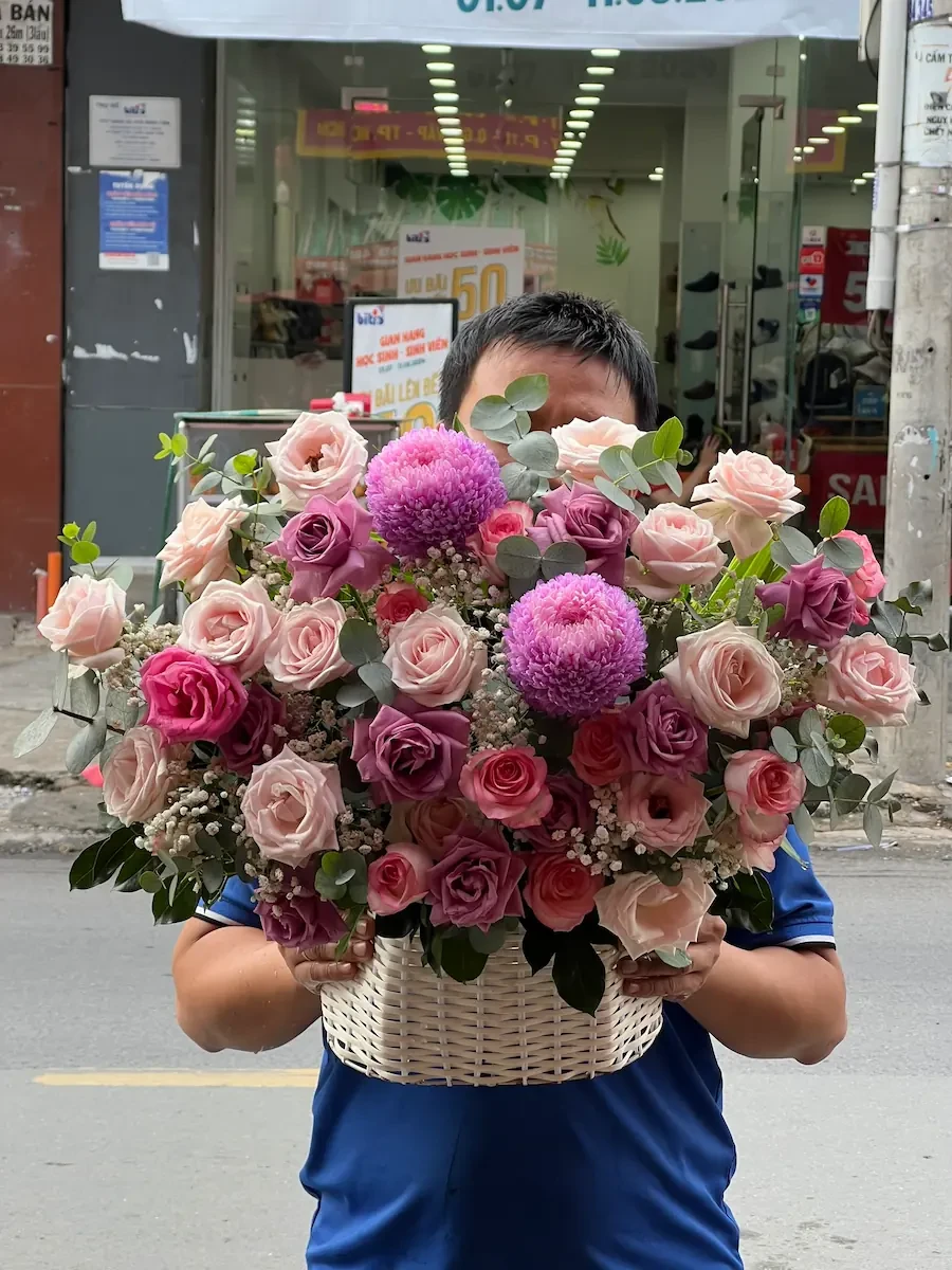 Giỏ Hoa Hồng Spring Delight – Sắc Hồng Tím Lãng Mạn, Cảm Hứng Yêu Thương Giỏ Hoa Hồng Spring Delight - Sắc Hồng Tím Lãng Mạn, Cảm Hứng Yêu Thương - Ảnh 1