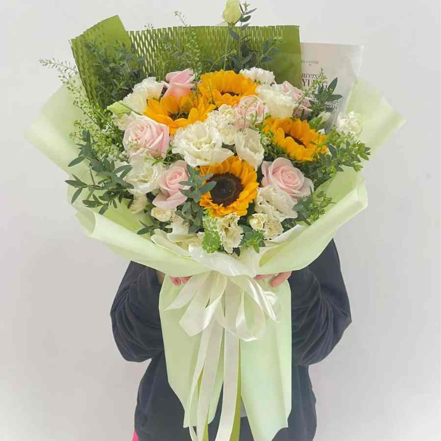 Bó Hoa Hướng Dương Bước Chân Hạnh Phúc – Rực Rỡ Sắc Vàng Tươi Mới Bó Hoa Hướng Dương Bước Chân Hạnh Phúc - Rực Rỡ Sắc Vàng Tươi Mới - Ảnh 1
