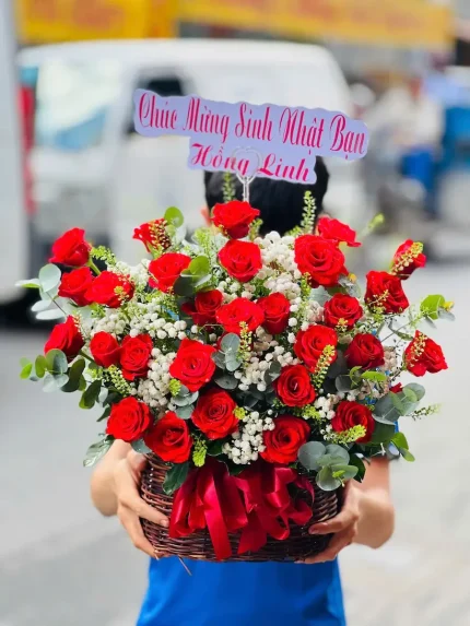 Giỏ Hoa Hồng Đỏ Trái Tim Trao Gửi – Sắc Đỏ Tinh Khôi, Yêu Thương Nồng Nàn