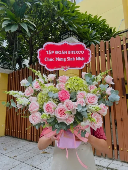 Giỏ Hoa Hồng Cẩm Tú Cầu Vẻ Đẹp Hương Thơm Dịu Nhẹ – Sắc Hồng Xanh Trang Nhã