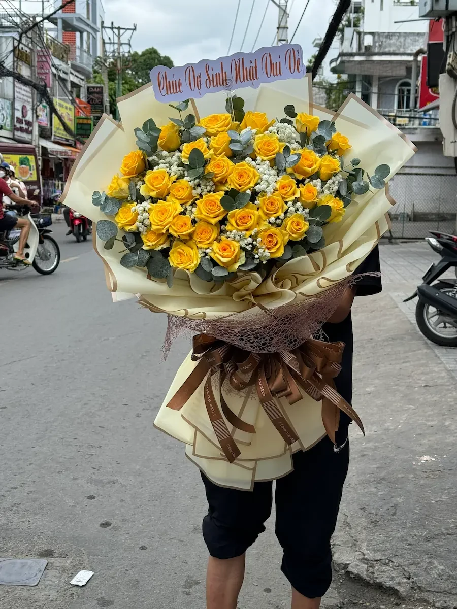Bó Hoa Hồng Vàng Tươi Sáng – Rực Rỡ Niềm Tin Và Hy Vọng Bó Hoa Hồng Vàng Tươi Sáng - Rực Rỡ Niềm Tin Và Hy Vọng - Ảnh 1