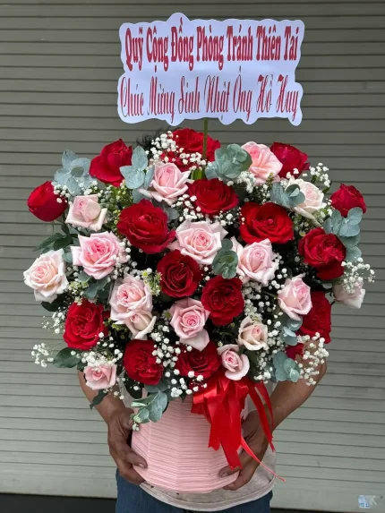 Giỏ Hoa Hồng Miền Yêu Thương – Sắc Thắm Tình Nồng