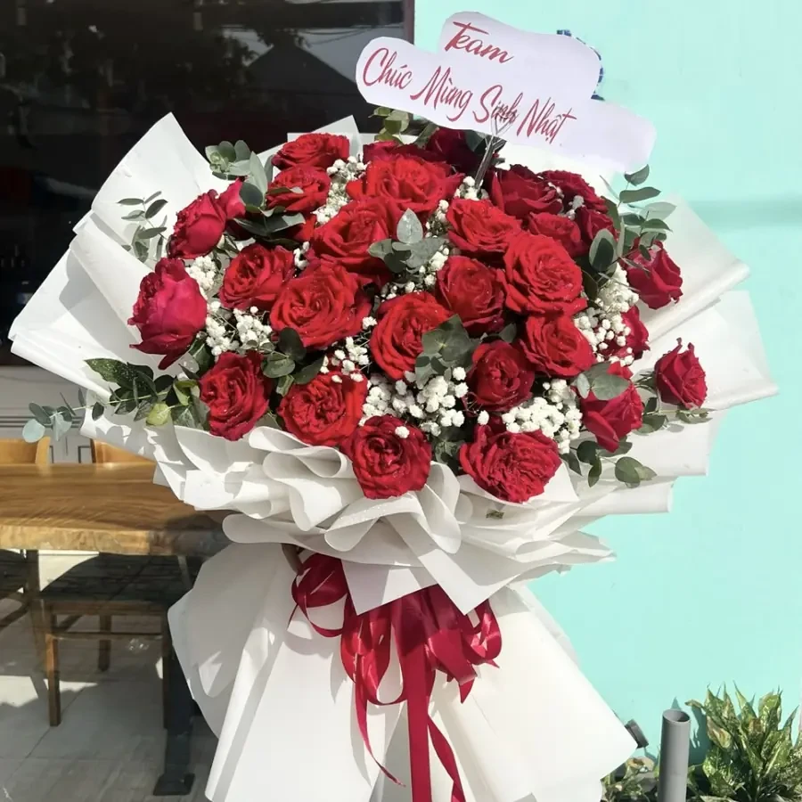Bó Hoa Hồng Đỏ Sang Trọng Nội Bật – Kiêu Sa Tỏa Sắc Đỏ Bó Hoa Hồng Đỏ Sang Trọng Nội Bật - Kiêu Sa Tỏa Sắc Đỏ - Ảnh 1
