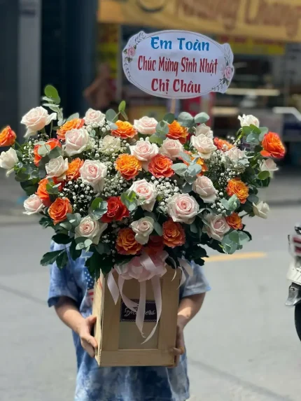 Giỏ Hoa Hồng Nắng Trong Mắt Em – Sắc Màu Yêu Thương