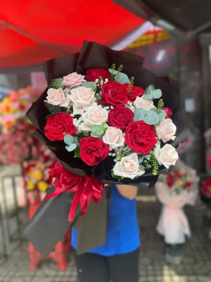 Bó Hoa Hồng Đỏ Bản Giao Hưởng Sắc Màu – Sắc Đỏ Quyến Rũ, Yêu Thương Lan Tỏa